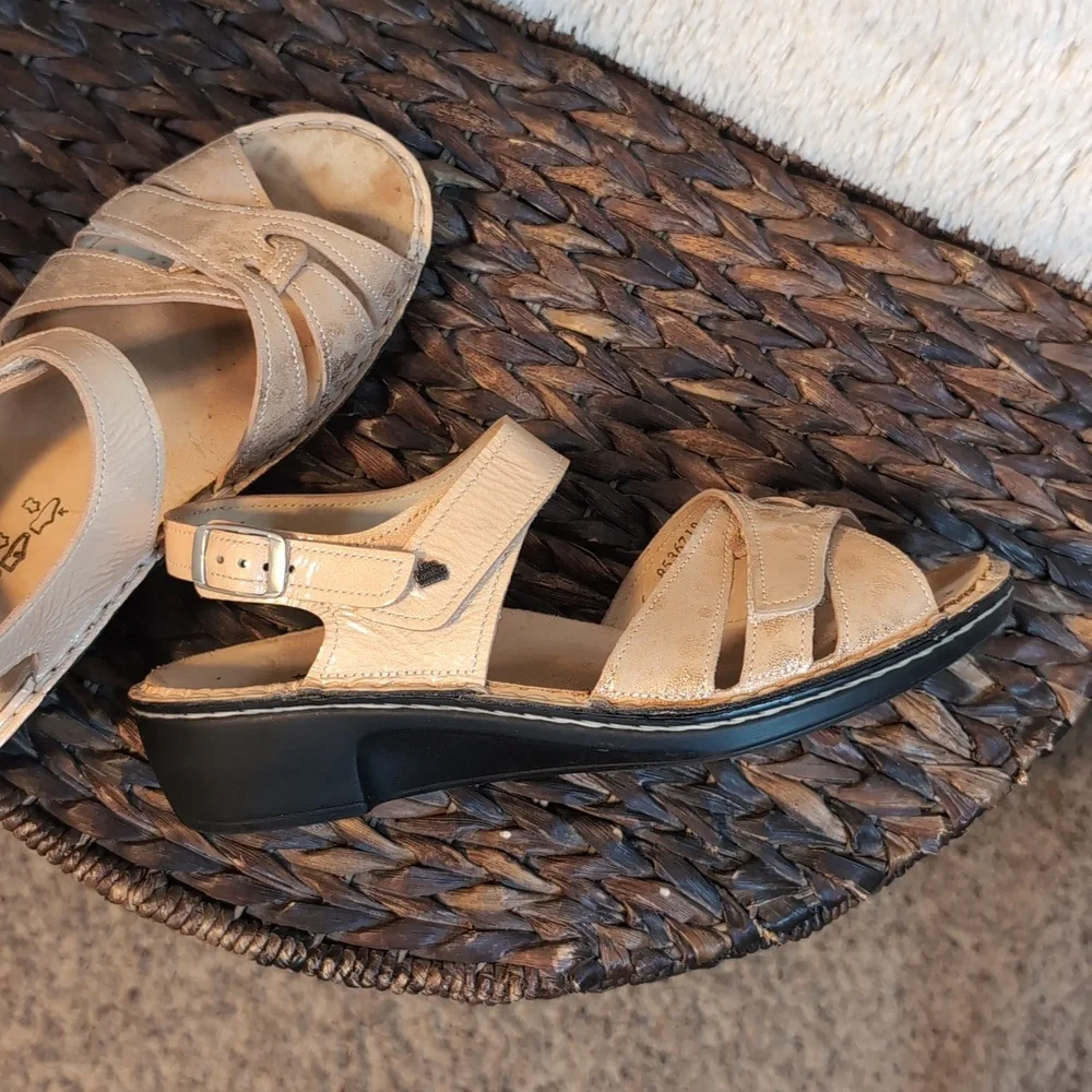 FINN COMFORT Gold Shimmer Slingback Sandals Comfort Shoes SZ 9 - Picture 7 of 12